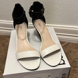 Bar III black and white